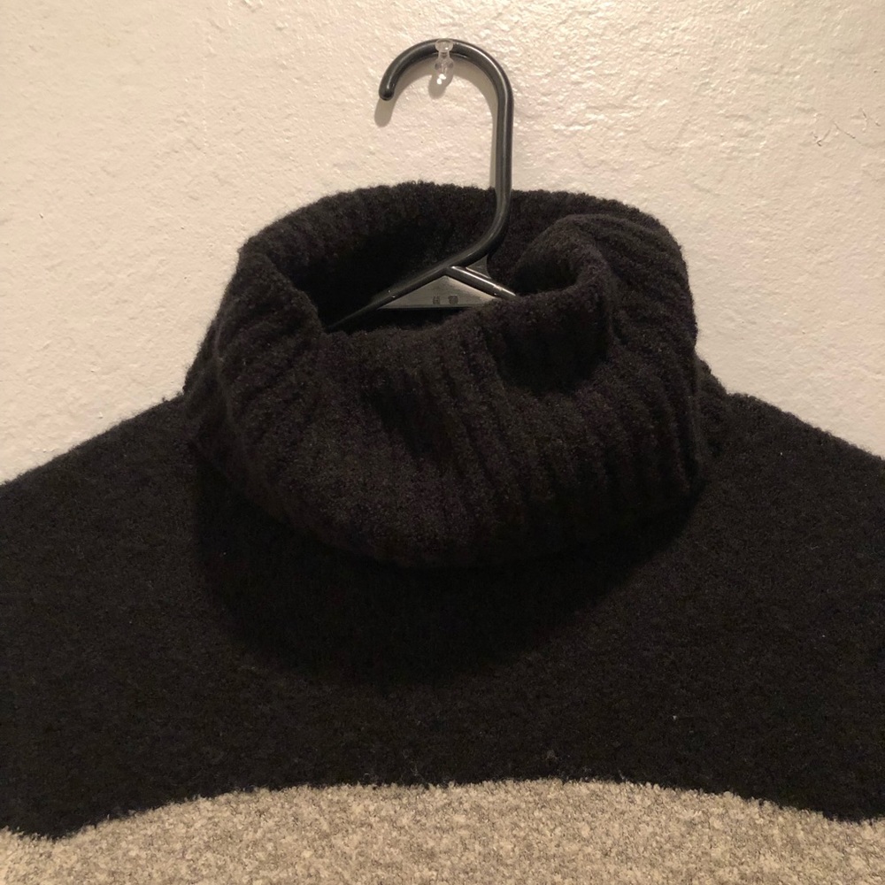 Banana Republic sweater - Picture 3 of 4